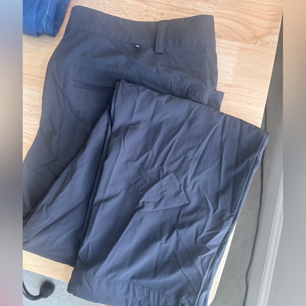 Mountain Hardwear Men's Dark Gray hiking pants